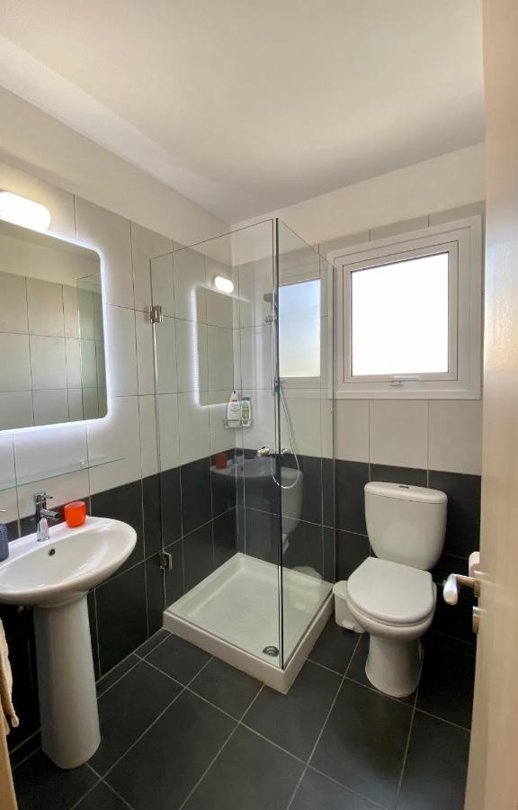 Fat Cow Apartment 102 Livadhia Екстериор снимка