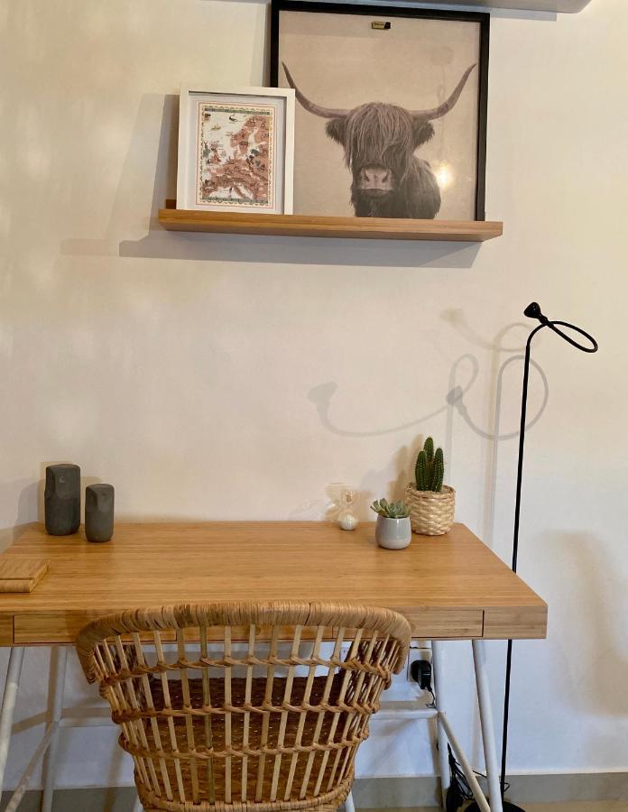 Fat Cow Apartment 102 Livadhia Екстериор снимка
